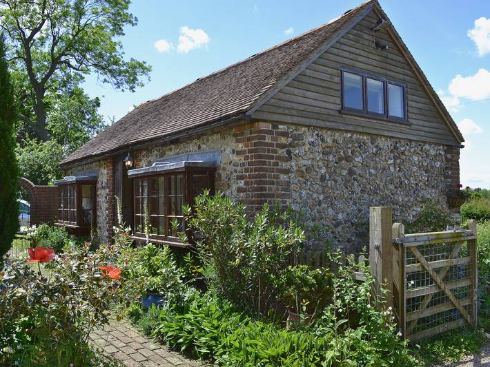 Log cabin for 2 people, with garden, with pets in Kent
