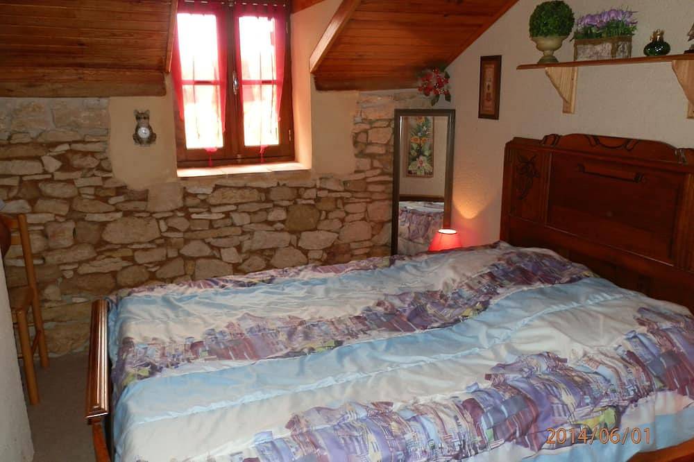 Deux gîtes de campagne (grange restaurée), à l'extrémité d'une ancienne ferme. in Puy-l'Évêque, Quercy