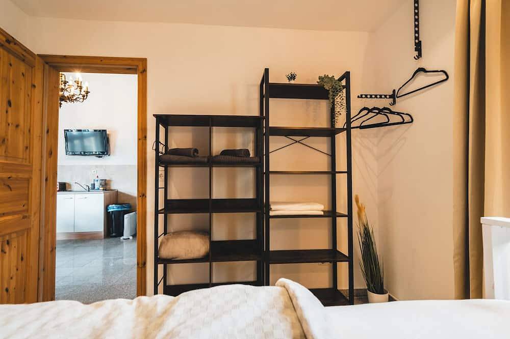 Ganze Wohnung, Ferienwohnung im Grünen – mit Seeblick, Terrasse & Grillspaß in Garden (Lohmen), Lohmen