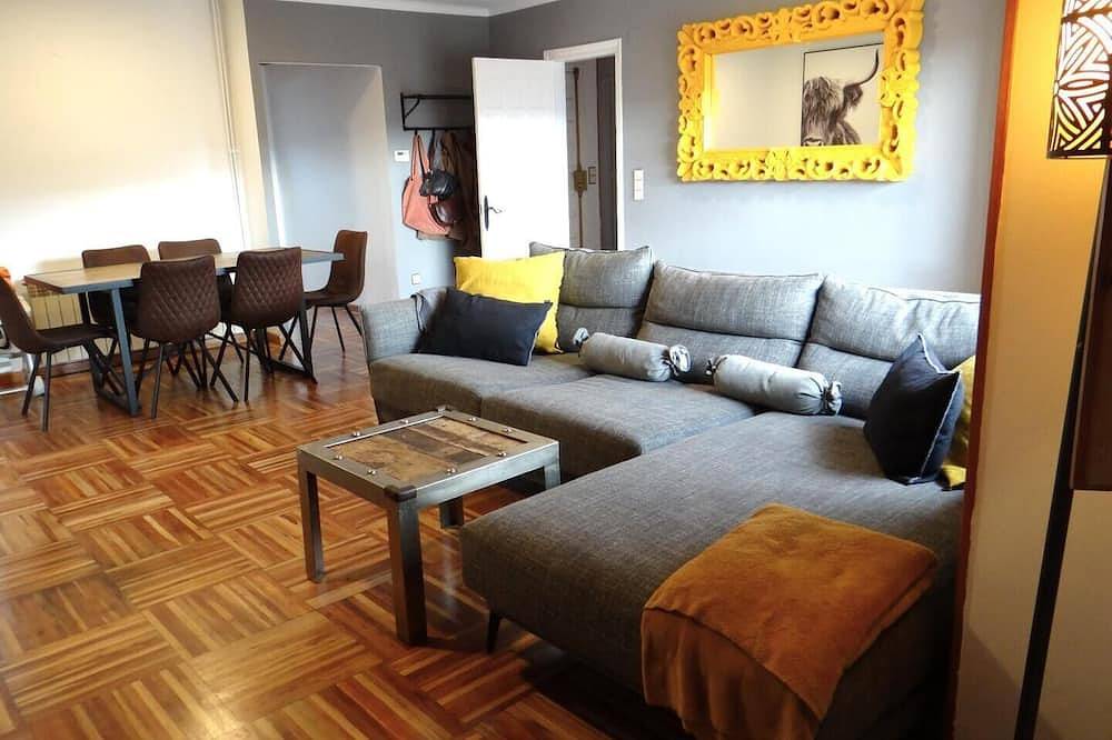 Entire apartment, Puigcerdà Viii - Three Bedroom Apartment, Sleeps 7 in Puigcerdà, Catalan Pyrenees