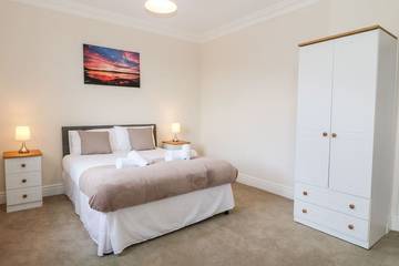 Holiday Home for 14 People in Aberdovey, Cardigan Bay, Photo 4