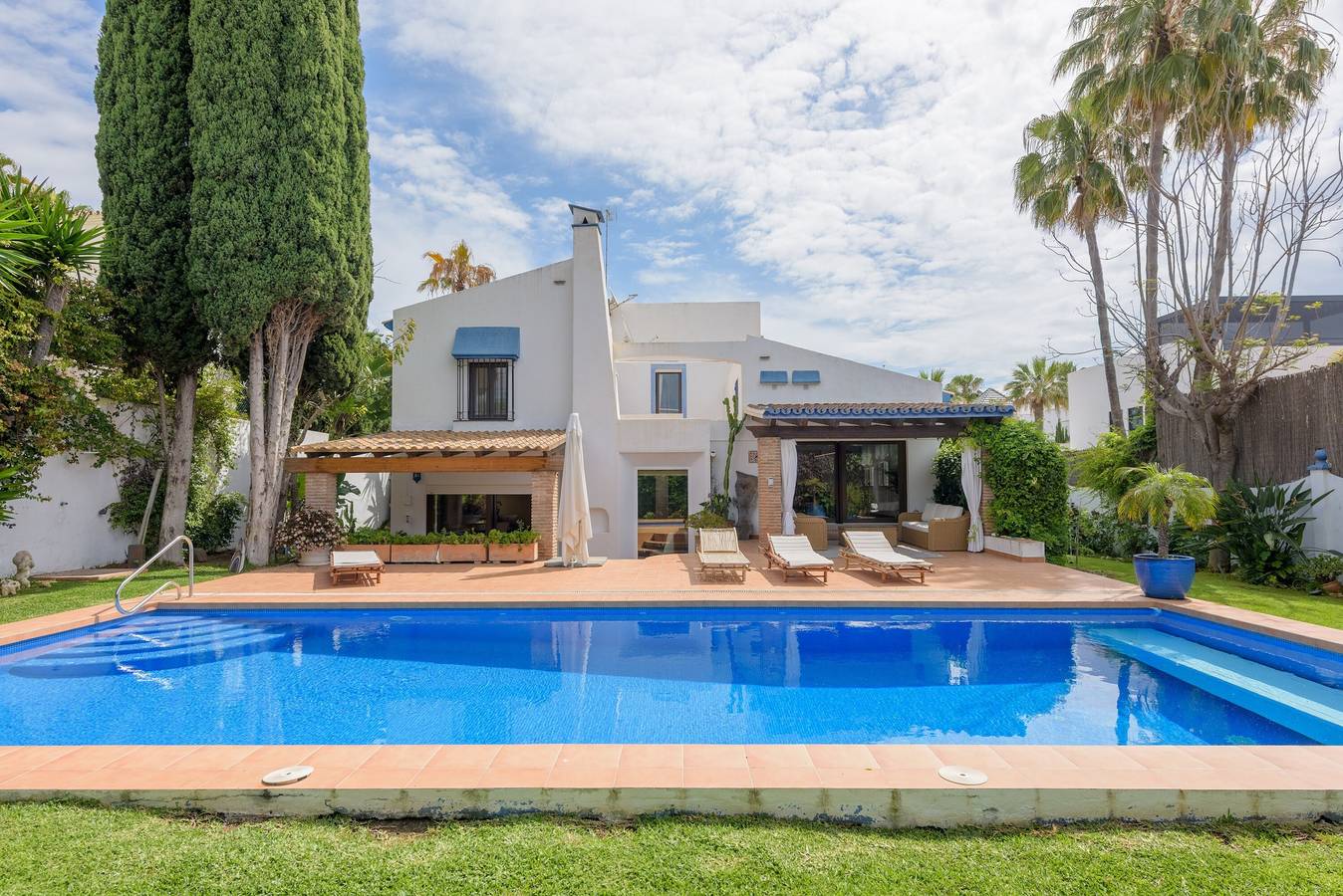 Villa 'Rio Verde' mit Meerblick, Wi-Fi und Klimaanlage in Golden Mile, Marbella