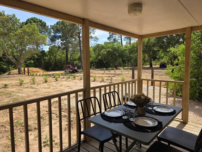 Camping pour 2 personnes, avec terrasse ainsi que jardin et vue