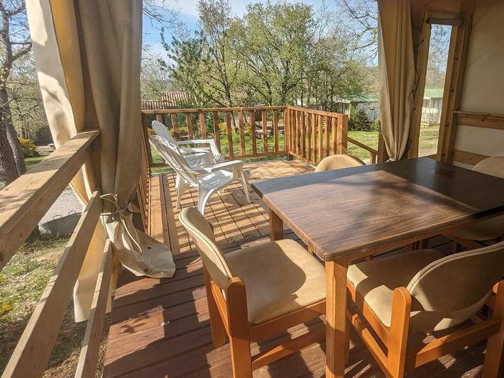 Camping Le Roc del Rey - Safarizelt 4 personen - Tithome mit Sanitäranlagen (Samstag bis Samstag von 06/07/24 bis 31/08/24) 4 Pers. in Belloc, Ariège