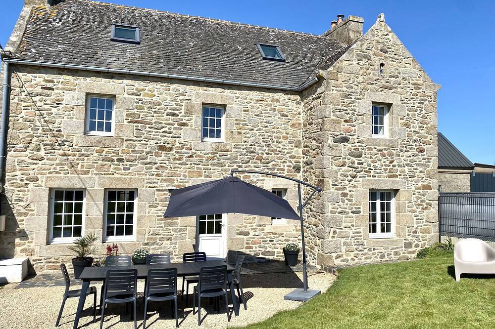 Newly renovated typical Breton vacation home close to the sea in Roscoff, Ceinture Dorée