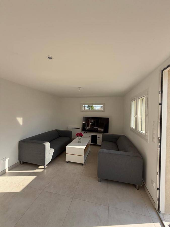 Villa pour 6 personnes, avec vue ainsi que jardin et terrasse à Avignon