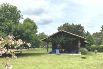 Gîte pour 4 personnes, avec jardin à Commensacq
