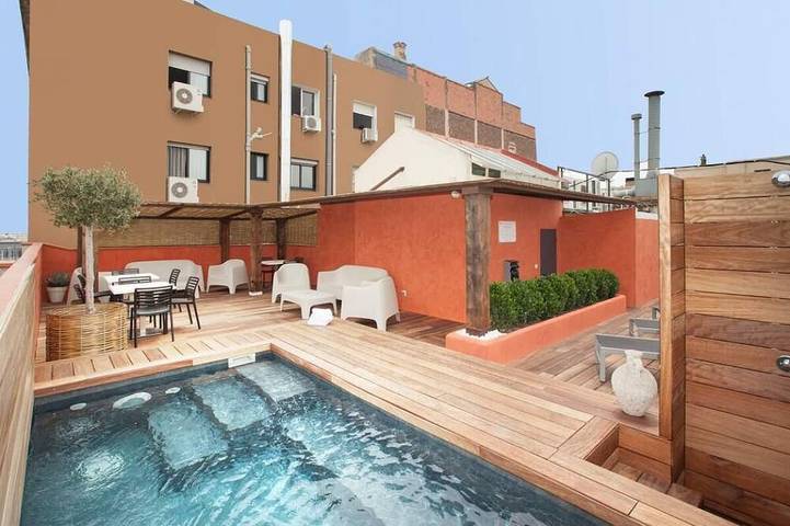 Appartamento per 8 persone, con balcone e piscina in Barri Gòtic