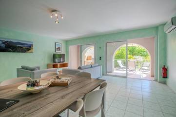 Gîte pour 7 personnes, avec vue ainsi que jardin et piscine, animaux acceptés à Aregno