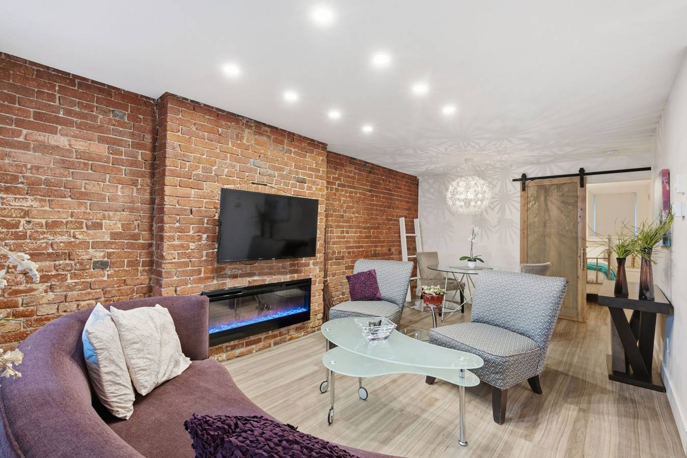 Apartamento inteiro, Modern Heritage Apartment in the Heart of Halifax in Downtown Halifax, Halifax (desambiguação)