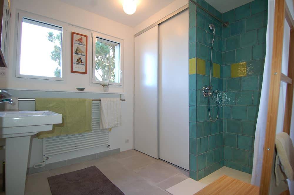 Villa for 6 people with a sauna on the beach in Le Dossen, Santec