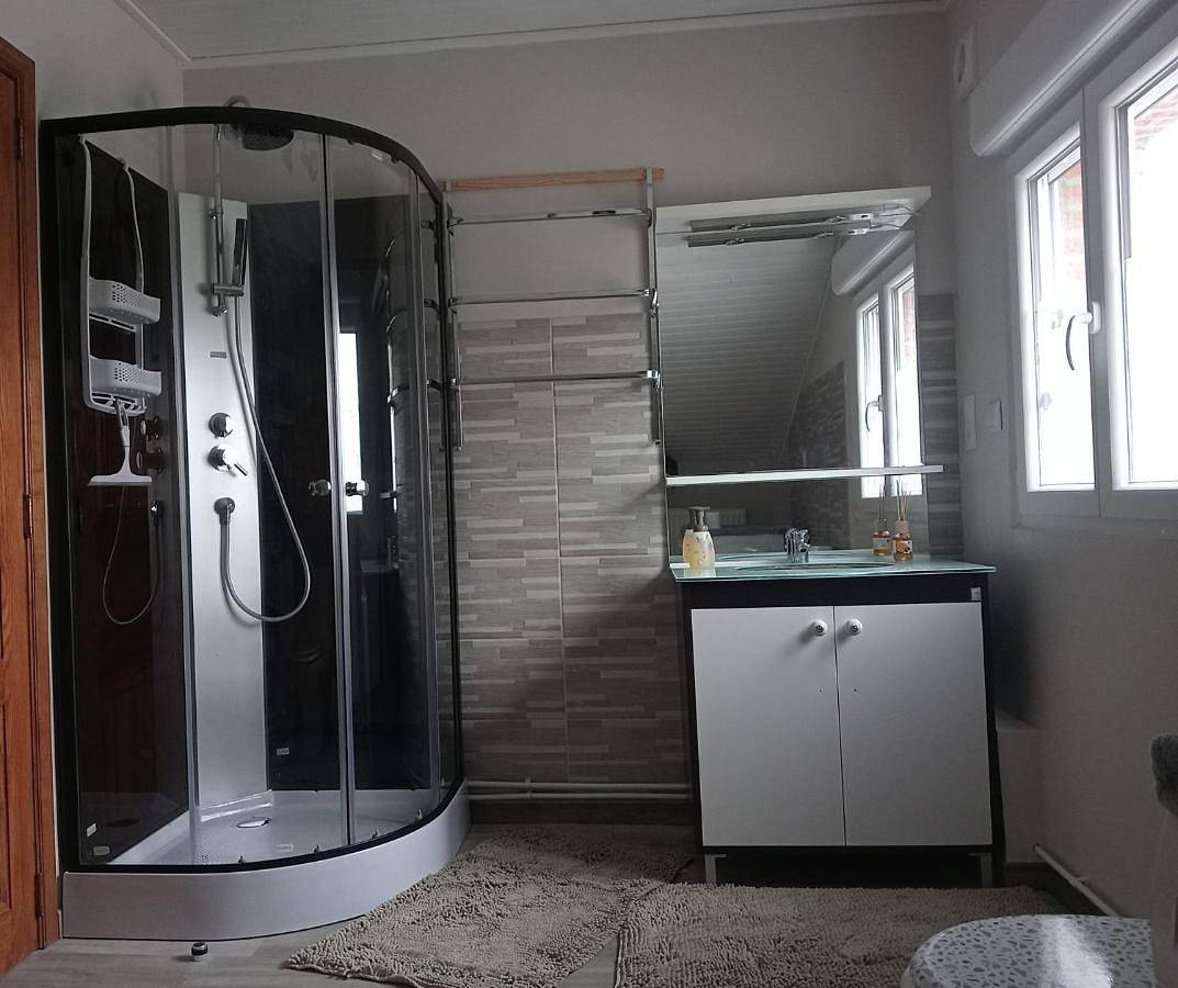 Appartement entier, Two-Bedroom Apartment in Condé-sur-l'Escaut, Région de Valenciennes
