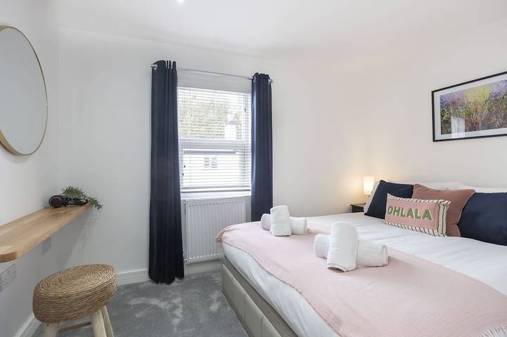 Stylish-Maison-Salle de bain privée-Vue sur Rue in Cheltenham, Gloucestershire