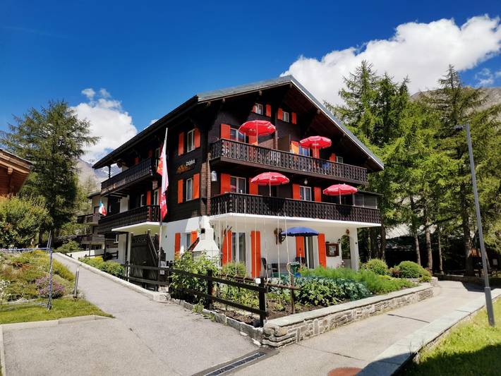 Hütte für 4 Personen, mit Balkon und Terrasse sowie Ausblick in Saas-Fee