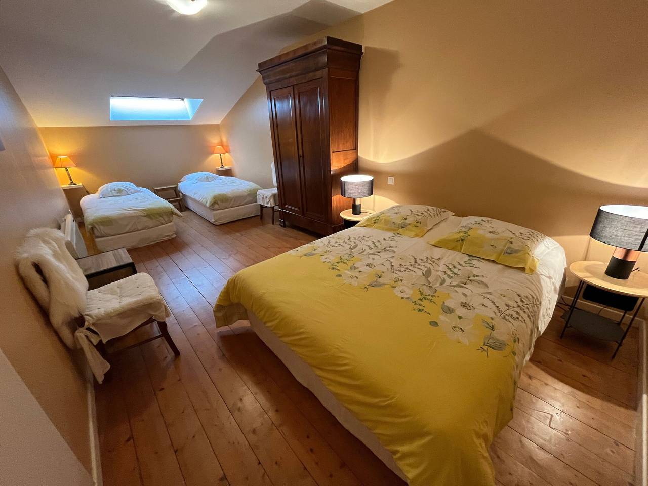 Gîte de Charme avec Terrasse près de Bourbonne-les-Bains, 2 chambres, poêle à bois, Wifi inclus in Lironcourt, Neufchâteau