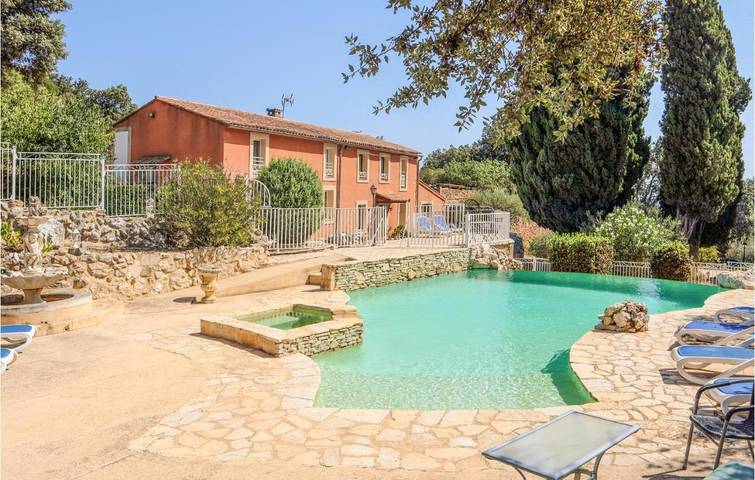 Location de vacances pour 10 personnes, avec piscine et jardin à Rochefort-du-Gard