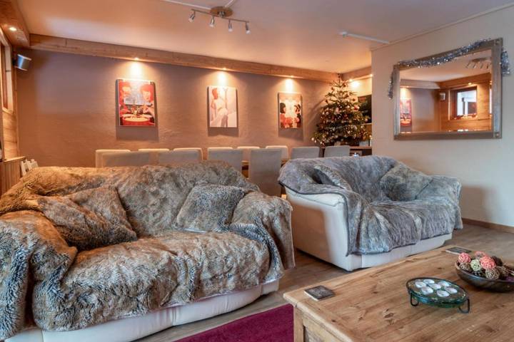 Chambre d’hôte pour 14 personnes, avec jacuzzi et jardin, adapté aux familles à Les Gets - 2