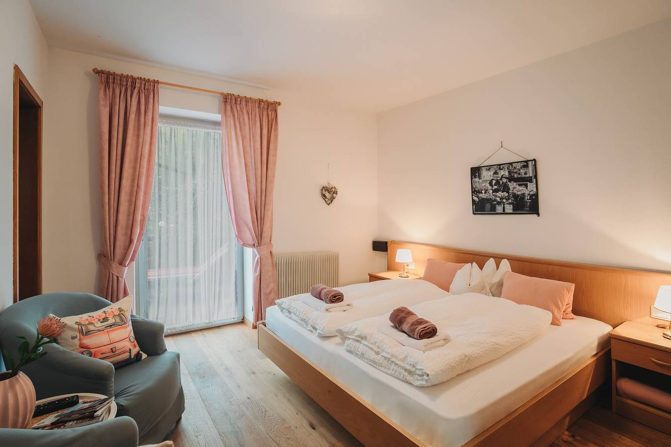 Zimmer „Rosé“ mit Bergblick, Gemeinschaftspool und Wlan in Naturns, Texelgruppe