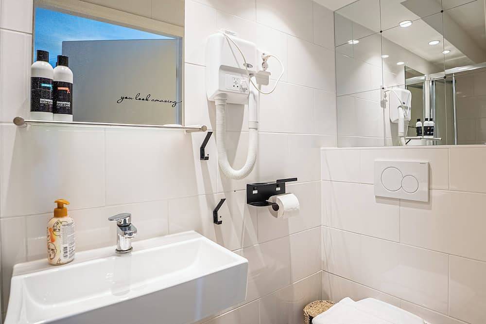 Ganze Wohnung, Hotel Nine Zandvoort - Room 1: 2 Erwachsene, 2 Kinder in Zandvoort, Niederländische Nordsee
