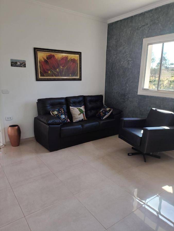 Casas e apartamentos de temporada para 12 pessoas, com vista e balcão e ainda piscina em Embu-Guaçu