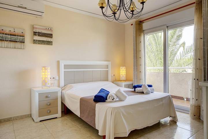 Location de vacances pour 6 personnes, avec jardin ainsi que terrasse et piscine à Els Poblets - 3