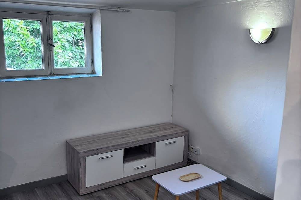 Entire apartment, Quiet apartment between sea and lake in Peymeinade, Cannes region