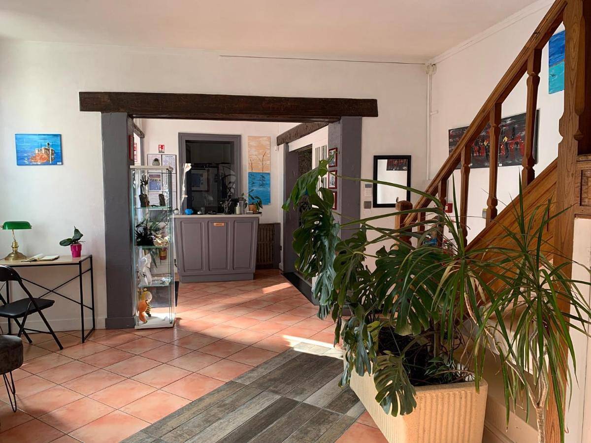 Double Room with Private Bathroom in Mirambeau, Région de Jonzac