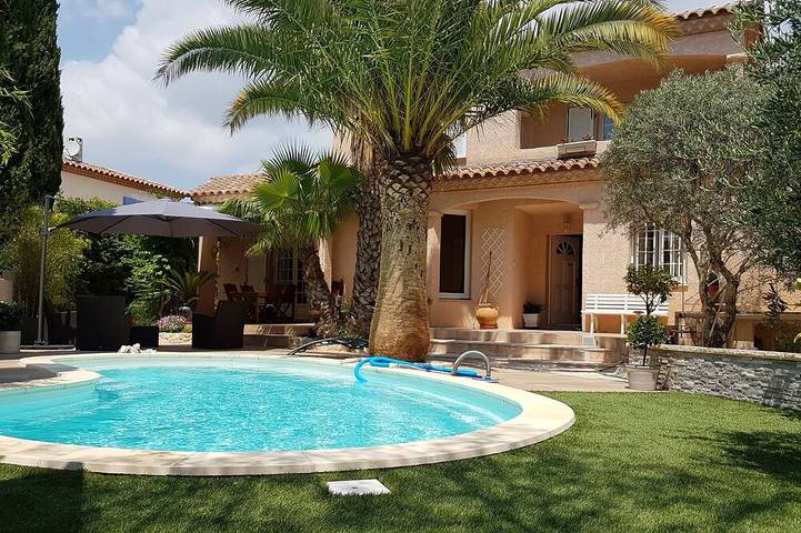 Villa pour 6 personnes, avec balcon et jardin