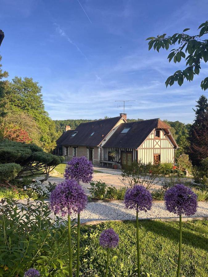 Location de vacances pour 8 personnes, avec Terrasse ainsi que Jardin et Vue à Hermival-les-Vaux