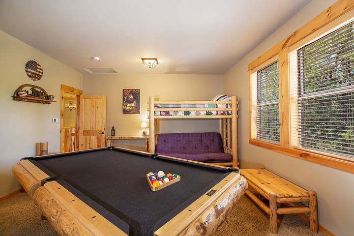 Holiday home for 18 people, with balcony and hot tub in Oregon