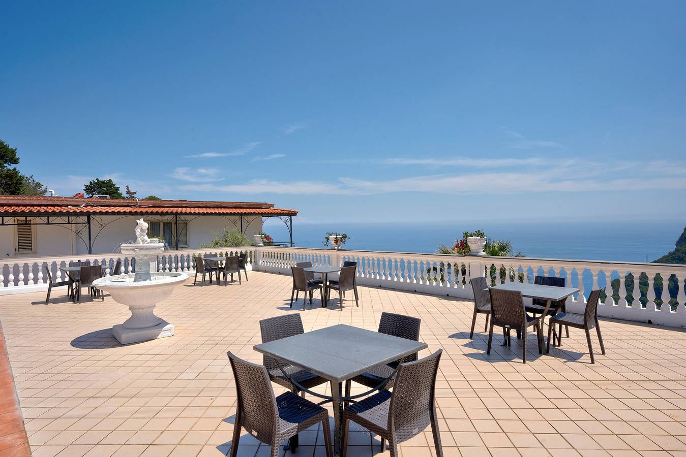 Hel lejlighed, 'Mitigliano Apartment' with Sea View, Wi-Fi and Air Conditioning in Napoli Provinsen