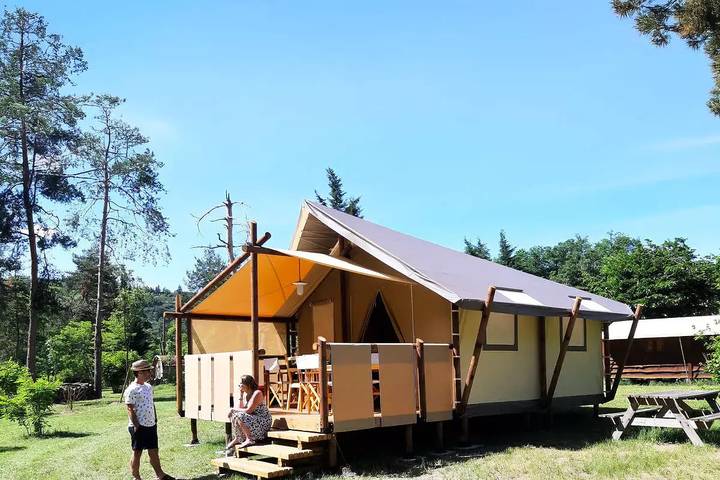 Chalet pour 4 personnes, avec vue et terrasse ainsi que sauna et piscine, animaux acceptés en Ardèche - 3