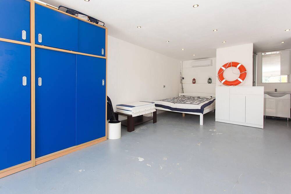 Bonita casa en Rogoznica con Wifi in Rogoznica, Condado de Šibenik-Knin