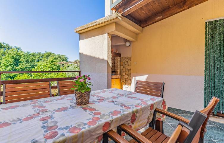 Gemütliche 2-Zimmer-Wohnung mit Terrasse, WLAN und 1,5 km zum Strand in Marčana, Südküste Istrien