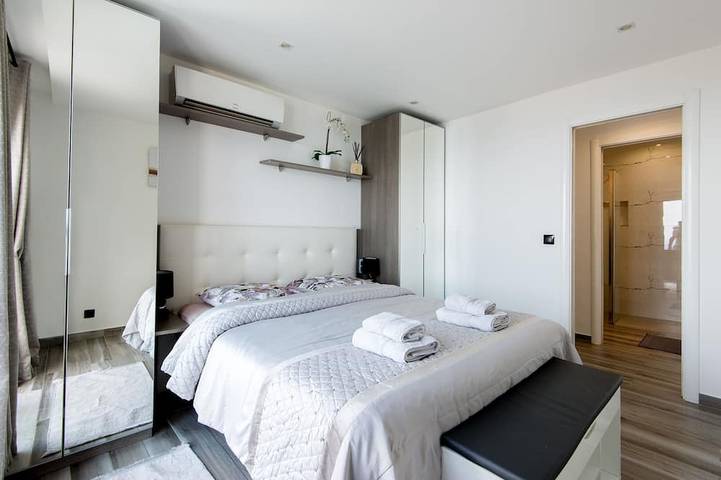 Location de vacances pour 12 personnes, avec jardin à Beausoleil - 4