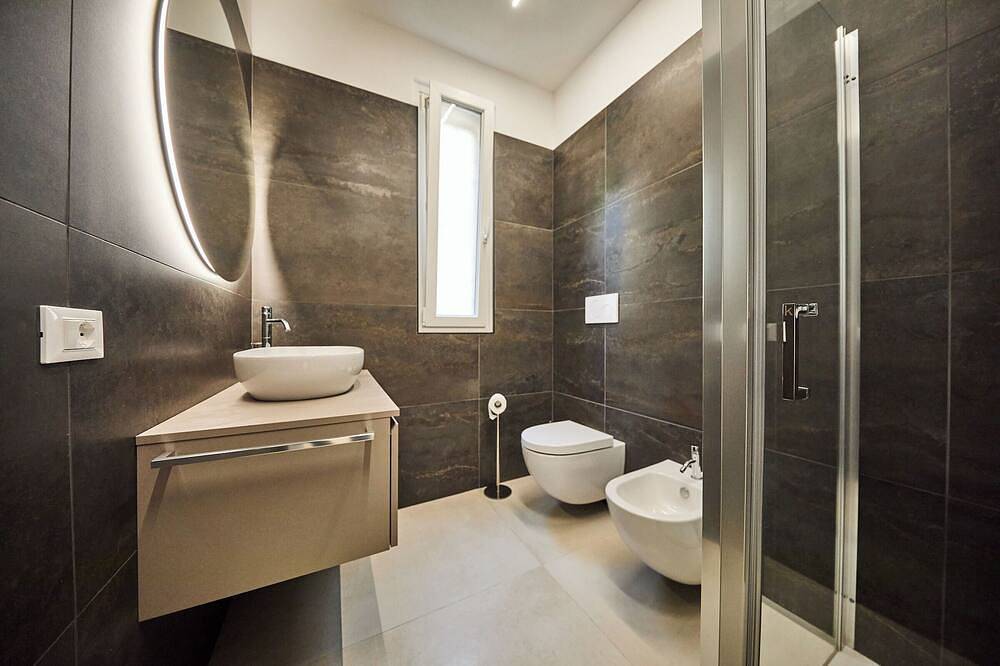 Apartamento entero, Modern apartment in the heart of the city in Plasencia (Italia), Via Francigena