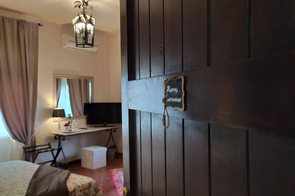 Room in panoramic Villino between sea and relaxation with parking in Reggio Calabria, Reggio Calabria Province