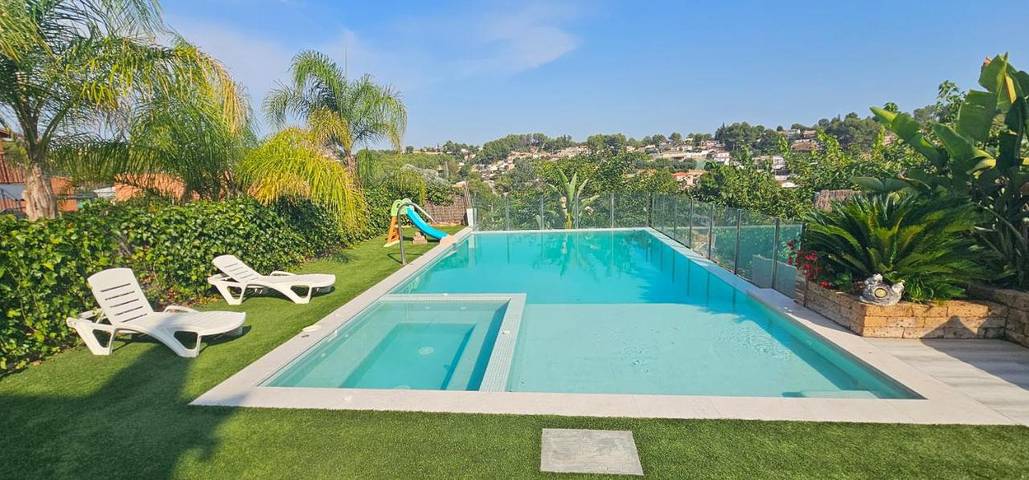 Casa rural para 6 personas, con jardín además de vistas y piscina en Anoia (España)