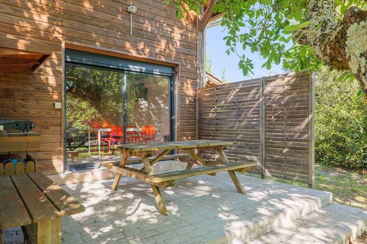 Location de vacances pour 4 personnes, avec Balcon ainsi que Jardin et Piscine à Les Vans