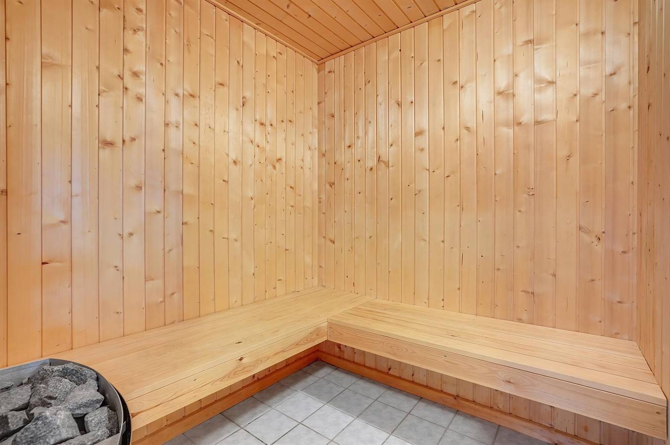 Beautiful home in Hvide Sande w/ Sauna, Wifi and 4 Bedrooms in Skodbjerge, Haurvig
