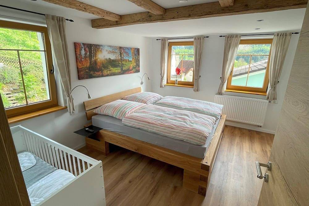 Ganze Wohnung, 5 Sterne (Dtv) Ferienhaus mit viel Platz, Terrasse und umzäunten Garten in Wallenfels, Frankenwald