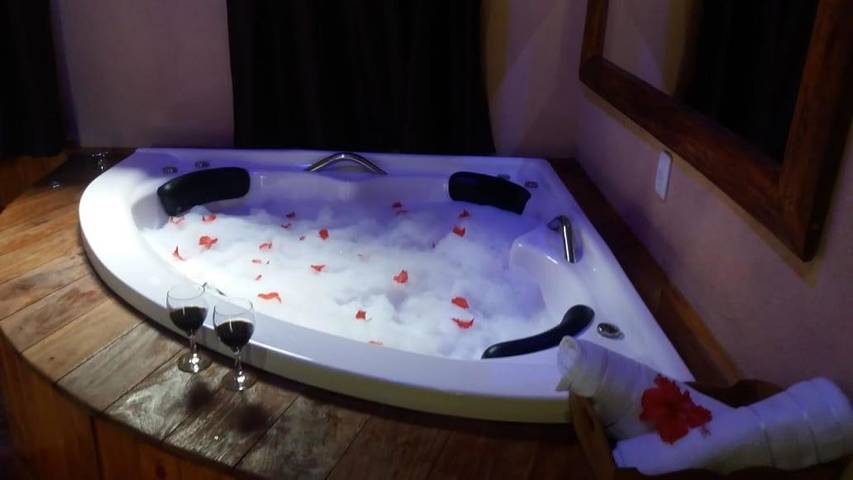 Pousadas para 2 pessoas, com jacuzzi e balcão em Resende (Brasil)