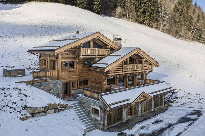 Chalet pour 12 personnes, avec terrasse ainsi que sauna et jacuzzi à La Clusaz