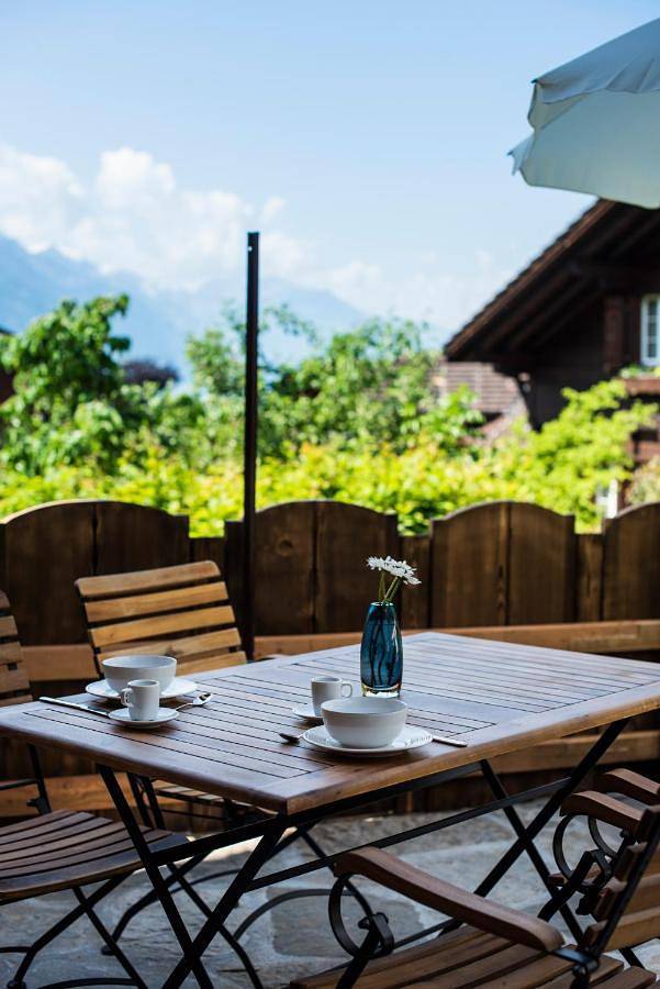 Gîte pour 4 personnes, avec vue ainsi que vue sur le lac et jardin à Brienz - 3