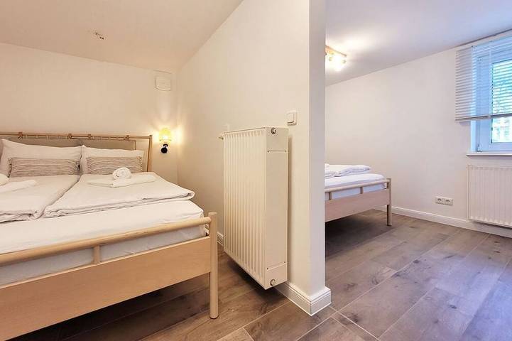 Ganze Wohnung, Moderne Lounge-Ferienwohnung mit Terrasse, Strandkorb, Parkplatz - 50 Meter zum in Sierksdorf, Ostholstein