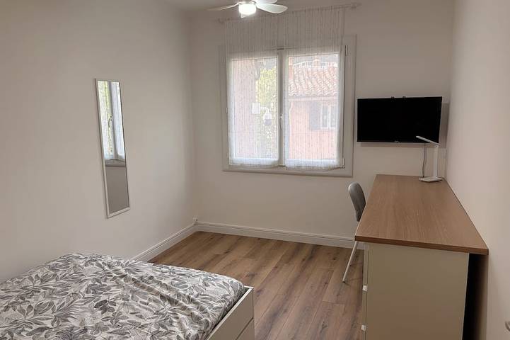Ganze Wohnung, La Garde, Refurbished - ideal location, sleeps 8 in La Garde, Mittelmeerküste (Frankreich)