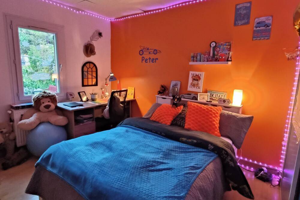 The House of Happiness in the heart of the Luberon in Mirabeau, Regionaler Naturpark Luberon