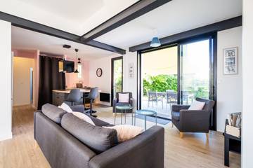 Gîte pour 9 personnes, avec terrasse et jardin dans Plage du Betey