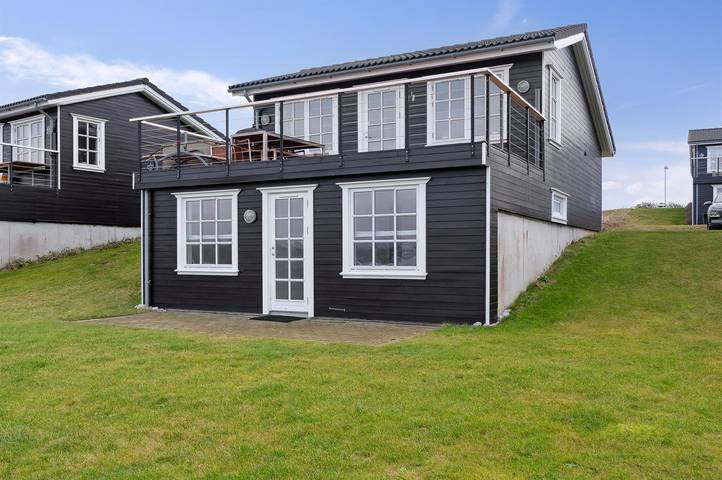 Vakantiehuis voor 8 personen, with Balkon and Whirlpool as well as Terras in Langeland