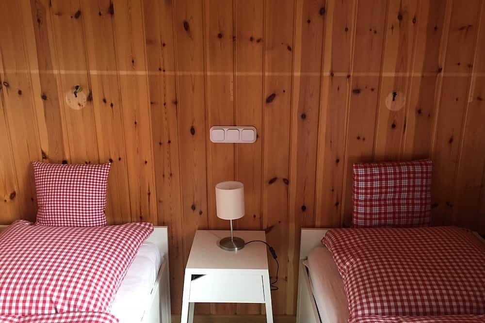 Detached cottage in an unspoilt south-facing slope at 1000m, forest edge in Suedlicher Schwarzwald, Feldberg